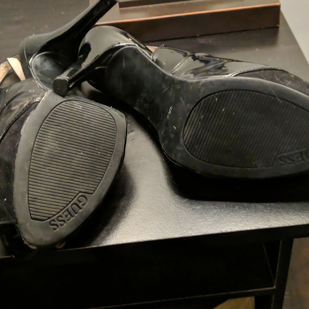 Guess black heels size 8 1/2 - Picture 2 of 5